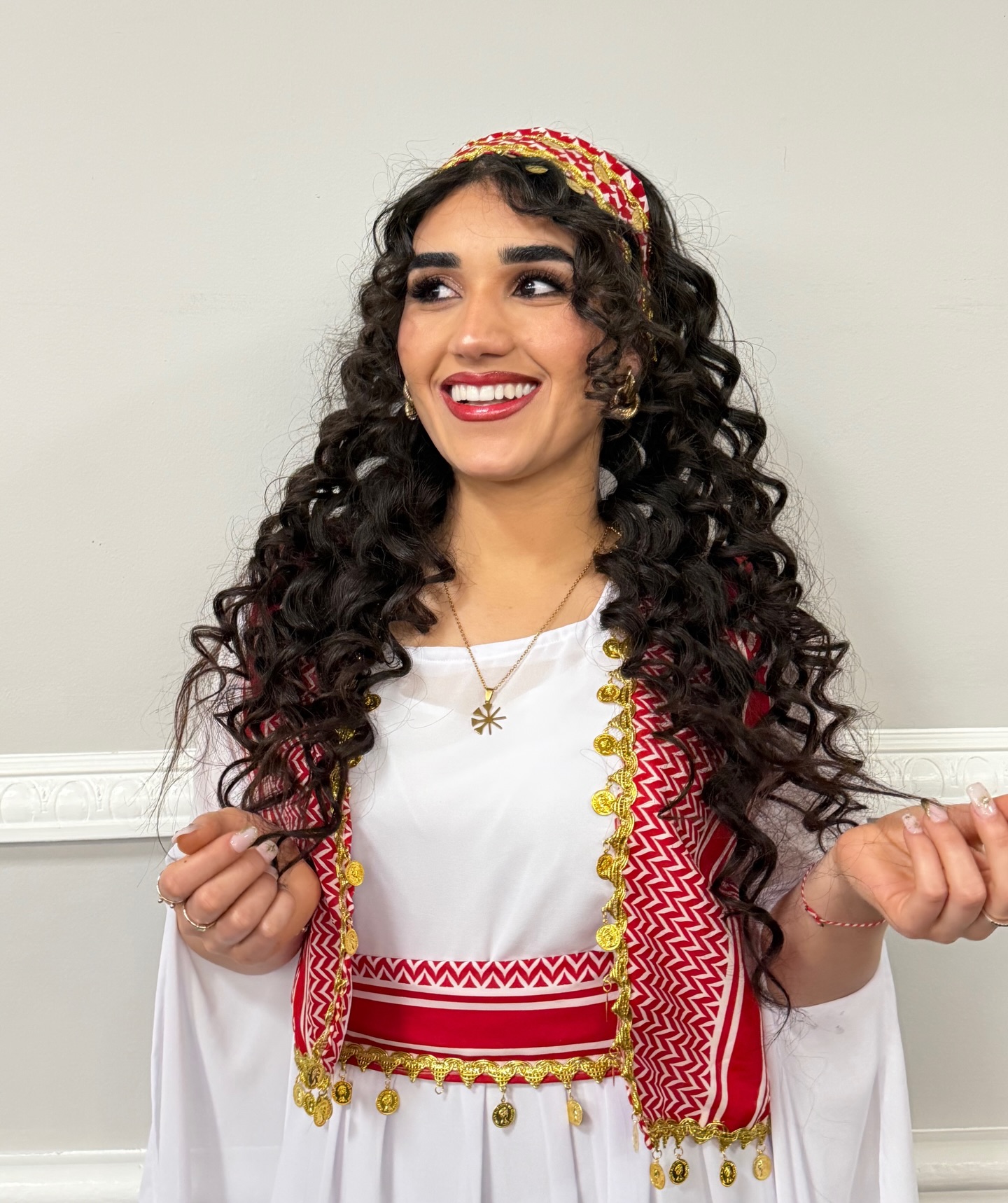 Kocer’s own look: red glossy lips, curls and a red-and-white outfit